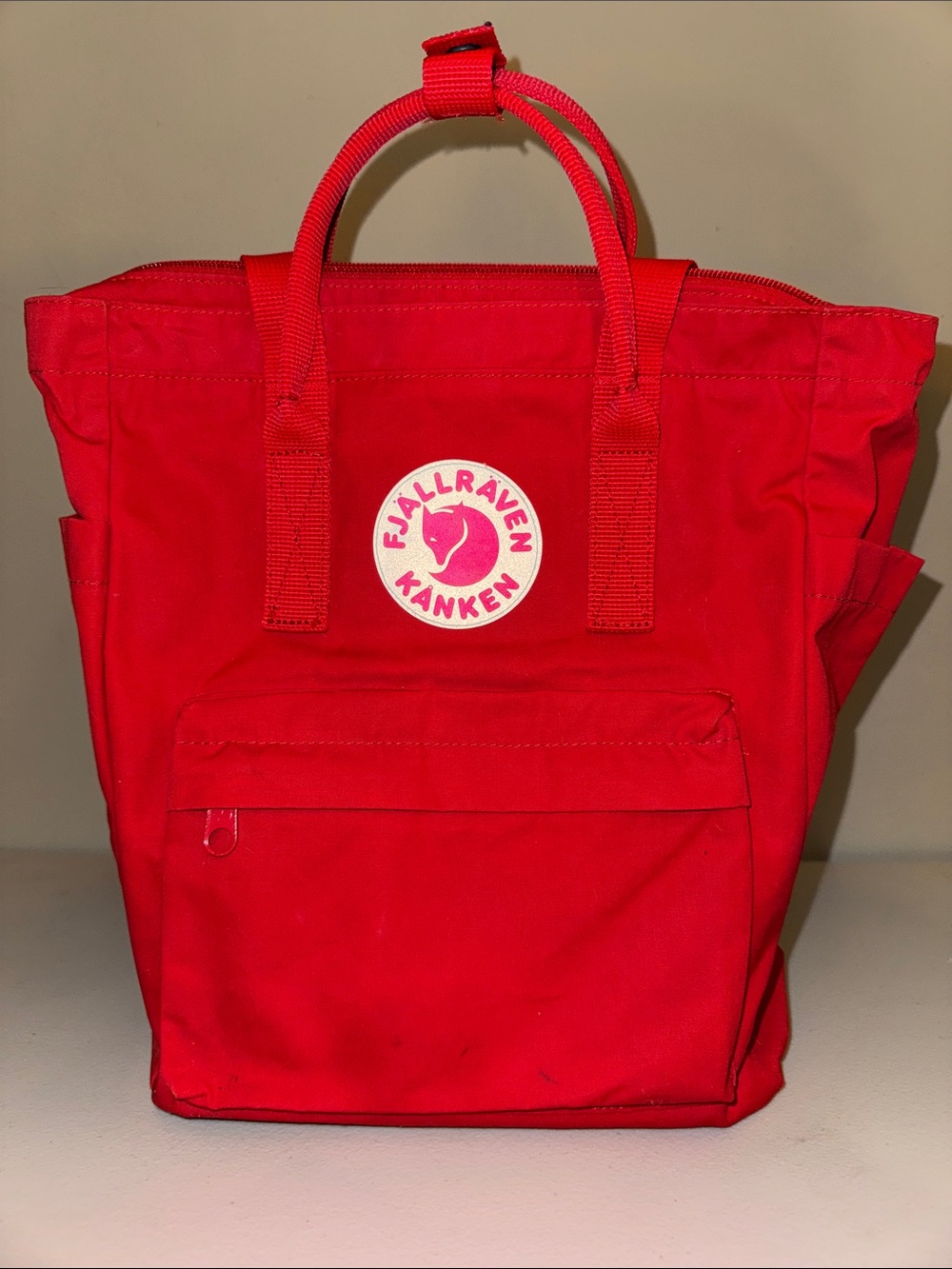 Fjallraven Kånken Backpack in Bright Red